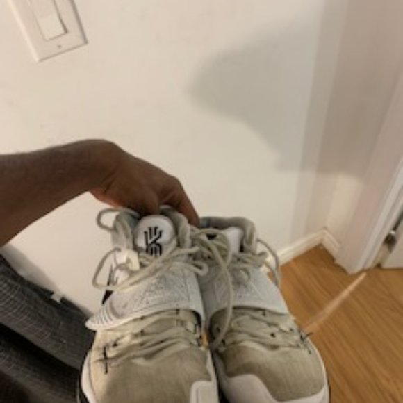 Nike Kyrie 6 Shoe - Picture 4 of 5